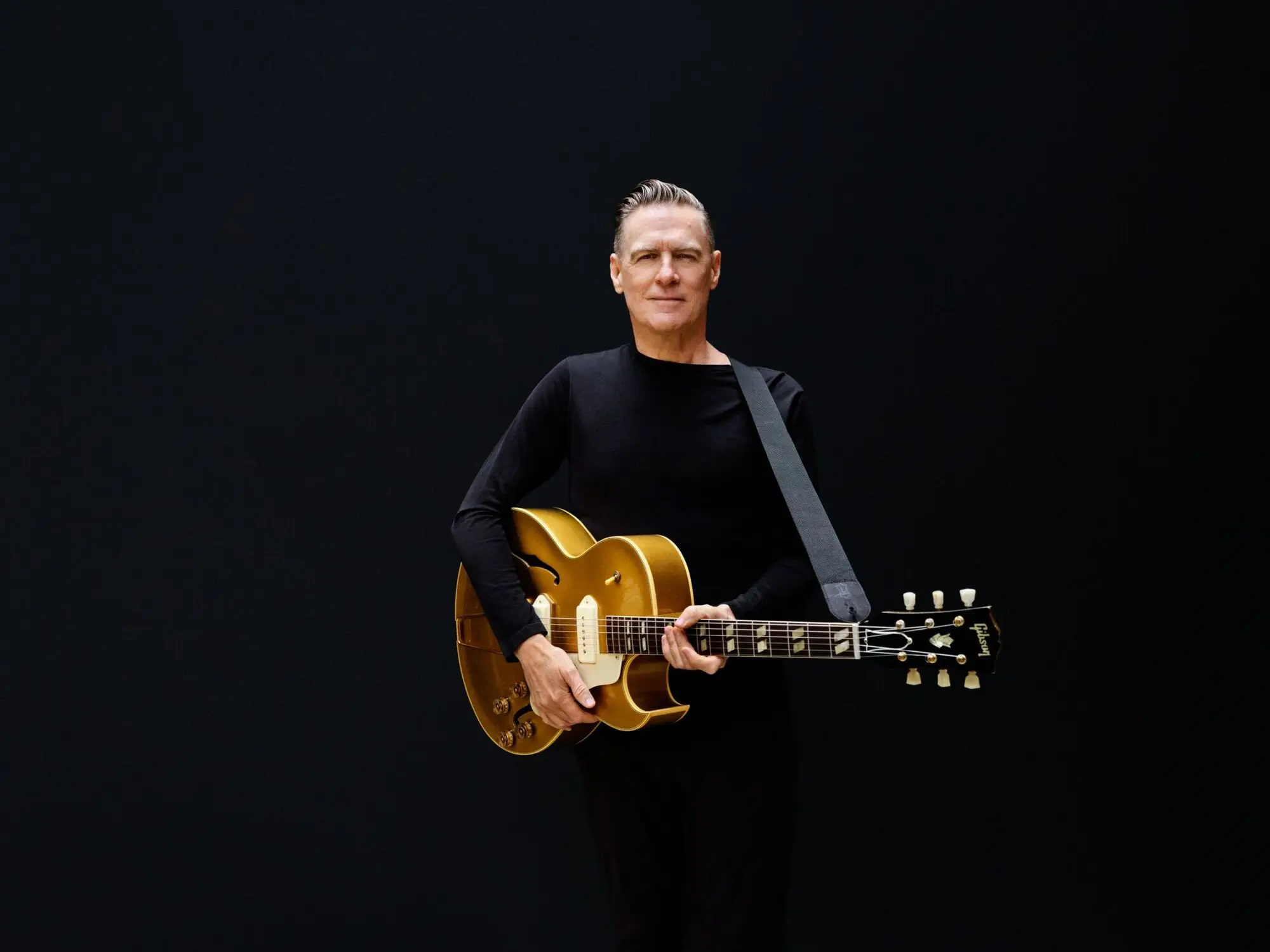 【BRYAN ADAMS】まもなくスタートする来日ツアーを前にオフィシャル・インタビューが到着！